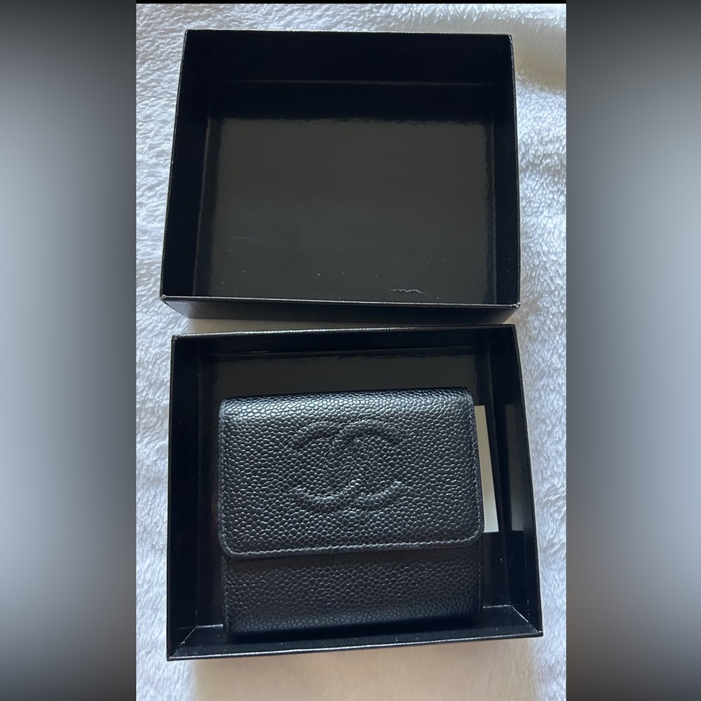 Chanel wallet good condition. With box 💎